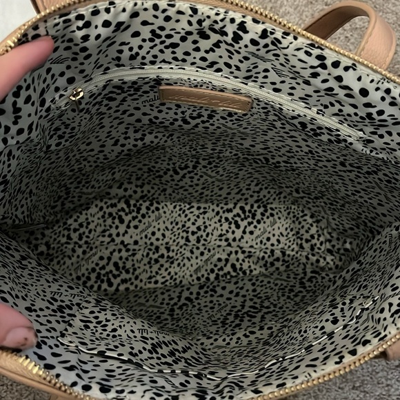 Tan Mali + Lili medium sized tote bag with handles and strap - Picture 3 of 4